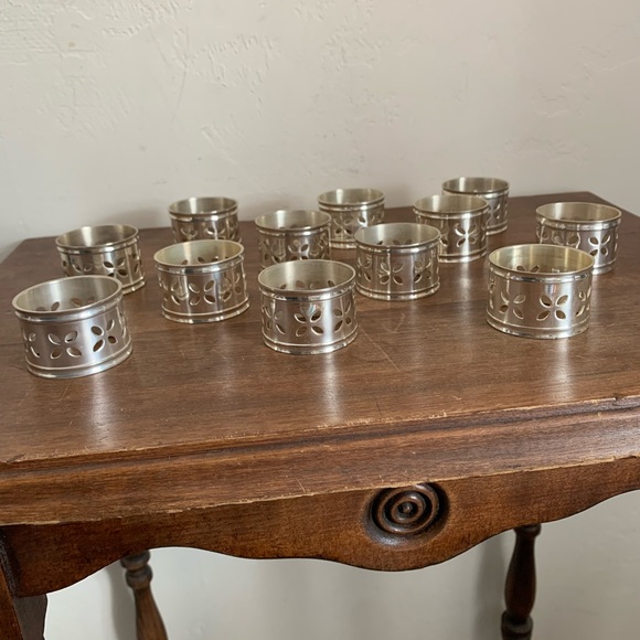 Set of 12 Vintage Silver Plate Floral Pierced Pattern Cut Out Napkin Rings - Picture 2 of 10